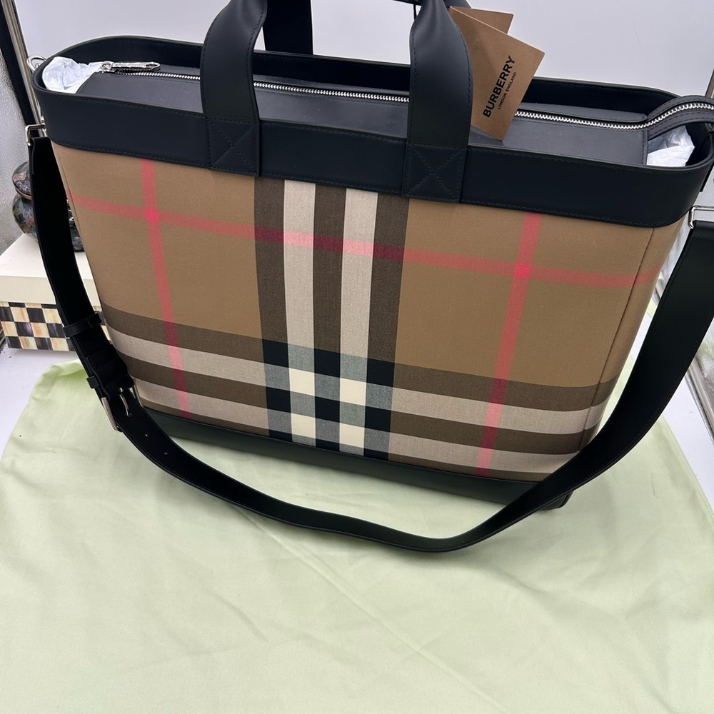 Women's Burberry Ormond giant leather check tote bag made in Italy NWT - Picture 3 of 14
